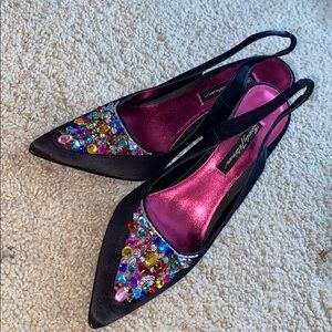 Beverly Feldman - Pointed Toe Showpiece Heels